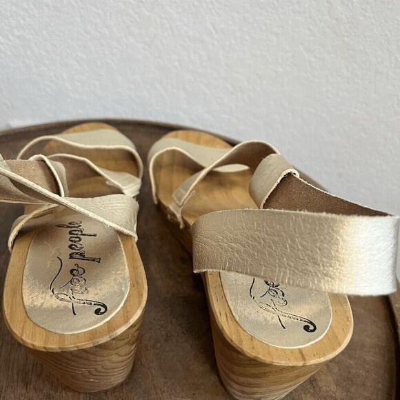 Free People Dune Beach Gold Metallic Clog Heel Sandals Women's Size 38 7.5 - Picture 9 of 11